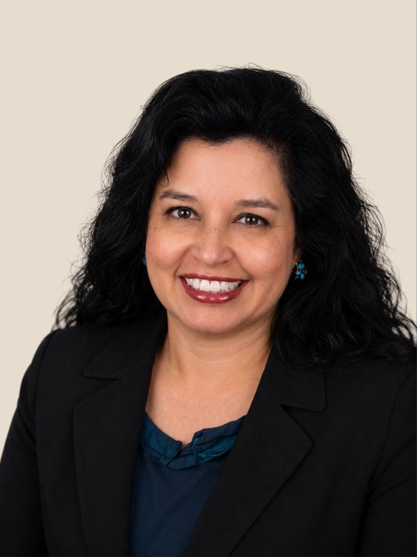 Agnna Varinia Guzman — Immigration Attorney @ Manifest Law